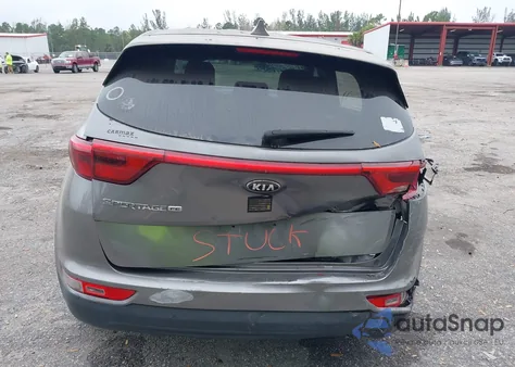 2018 Kia Sportage Lx z USA, uszkodzony, nr VIN KNDPM3AC8J7454082
